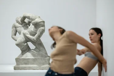 Nina Godderis and Synne Elve Enoksenn dance in front of Rudolf Belling Mensch's sculpture ‘Kain and Abel’, 1918