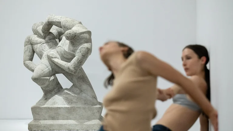 Nina Godderis and Synne Elve Enoksenn dance in front of Rudolf Belling Mensch's sculpture ‘Kain and Abel’, 1918